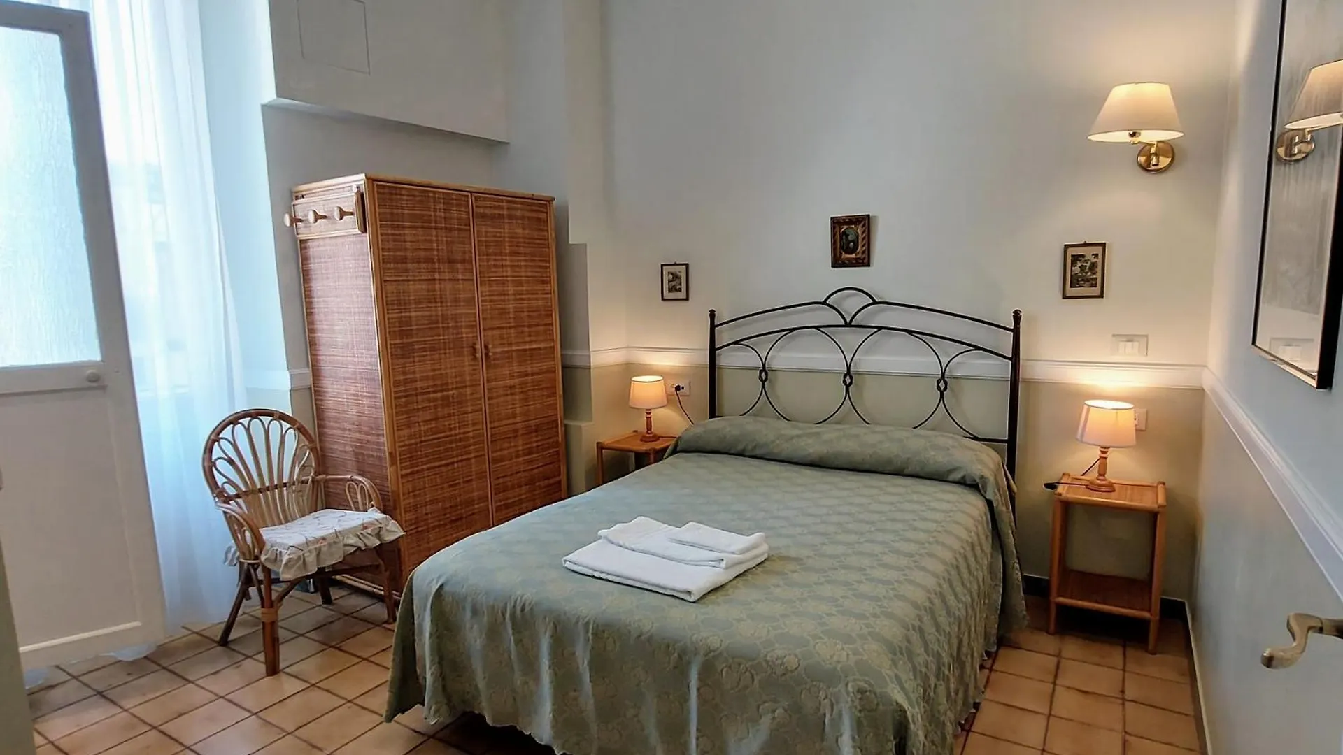 Residenza Maritti Deco Style- Ghuesthouse Hotel Rome Italy