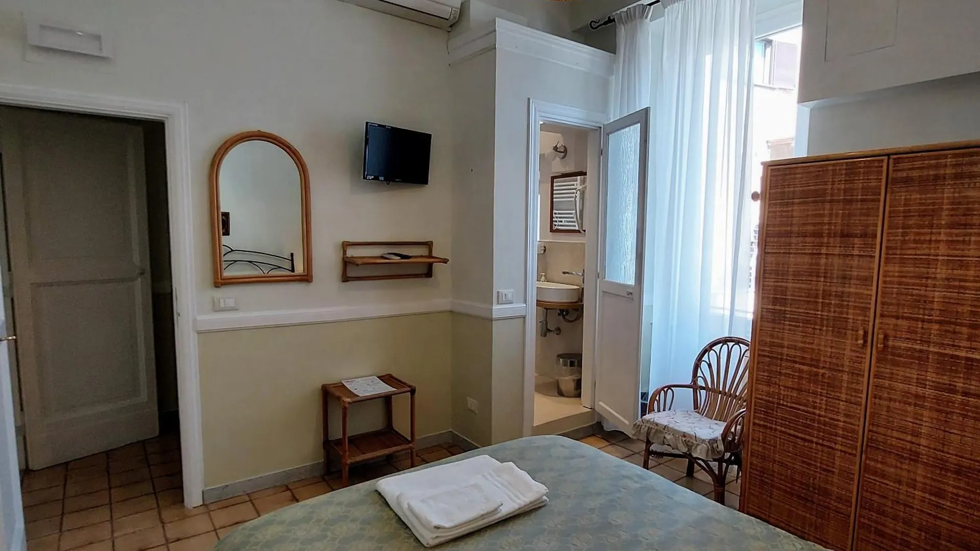 Residenza Maritti Deco Style- Guesthouse Rome 2*,  Italy